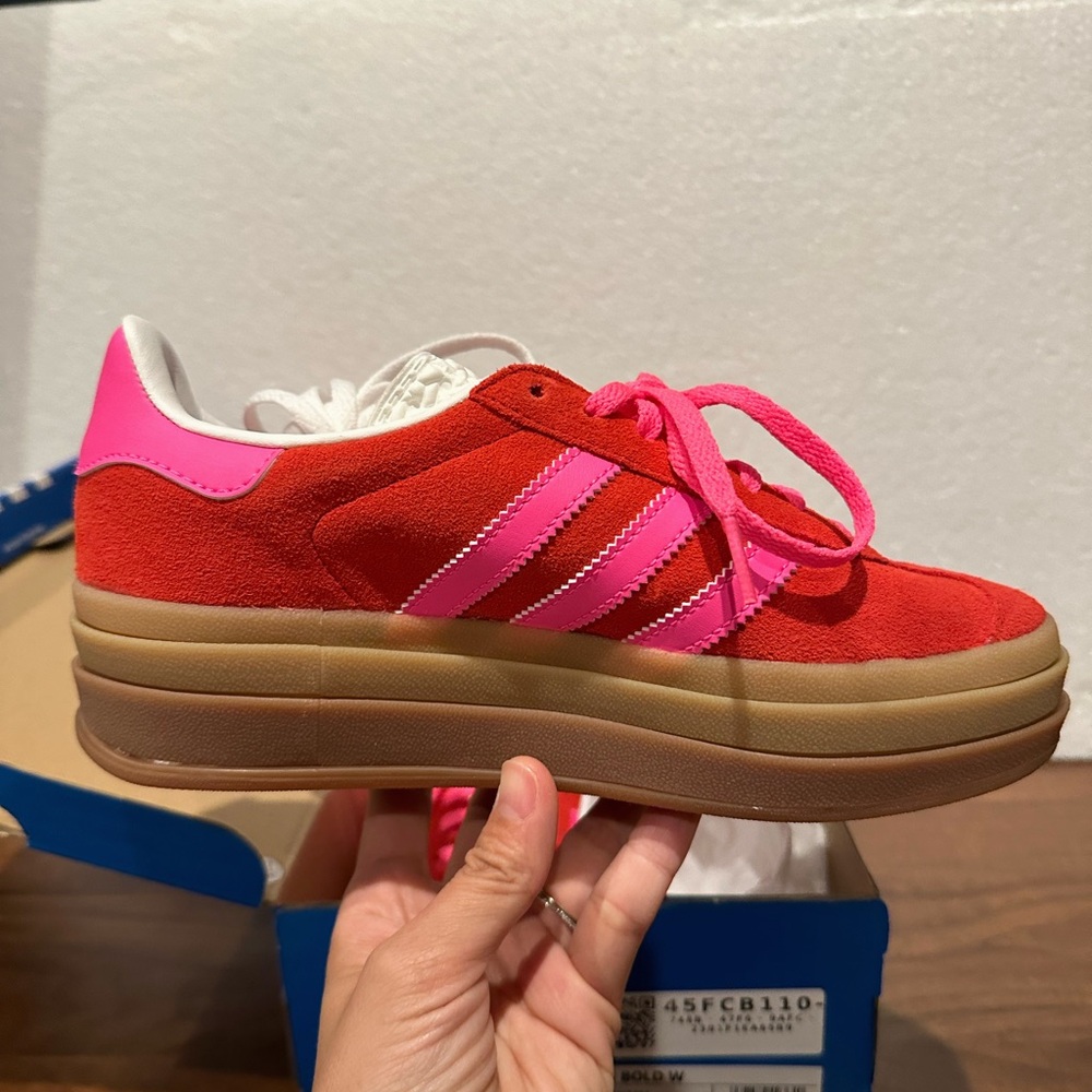 NWT Adidas Gazelle collegiate red/lucid pink